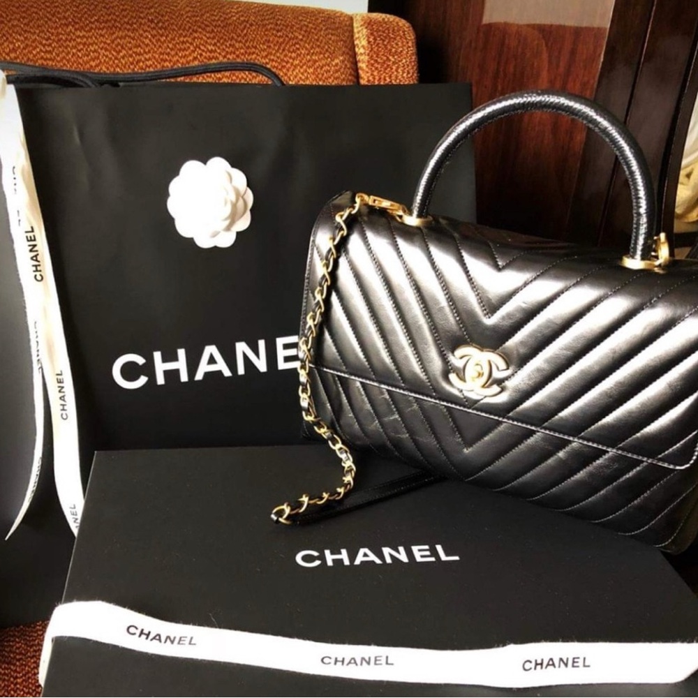 Coco Chanel Black Chevron Leather Shoulder bag